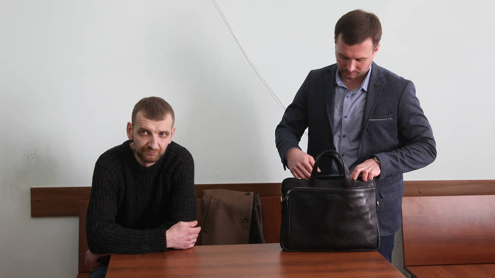 Повар Алексей Шумских (сидит) на суде
