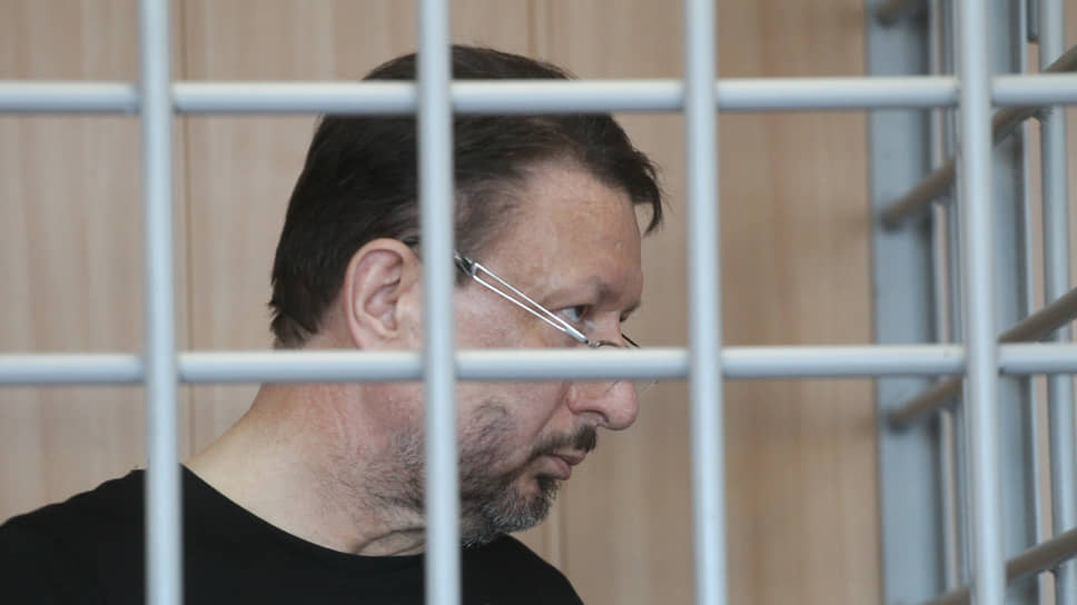 Бывшему директору АПЗ Олегу Лавричеву грозит до 12 лет из-за того, что он не хотел «выглядеть бледно перед акционерами»