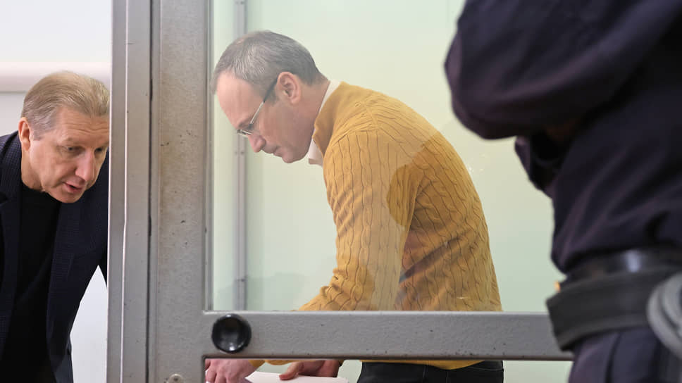 Илья Халтурин (справа) не признал вину по всем трем эпизодам