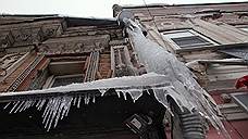 Нижегородские ДУКи отчитались об уборке льда с крыш домов