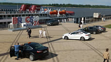 На променаде Нижневолжской набережной стали парковаться и работать таксисты