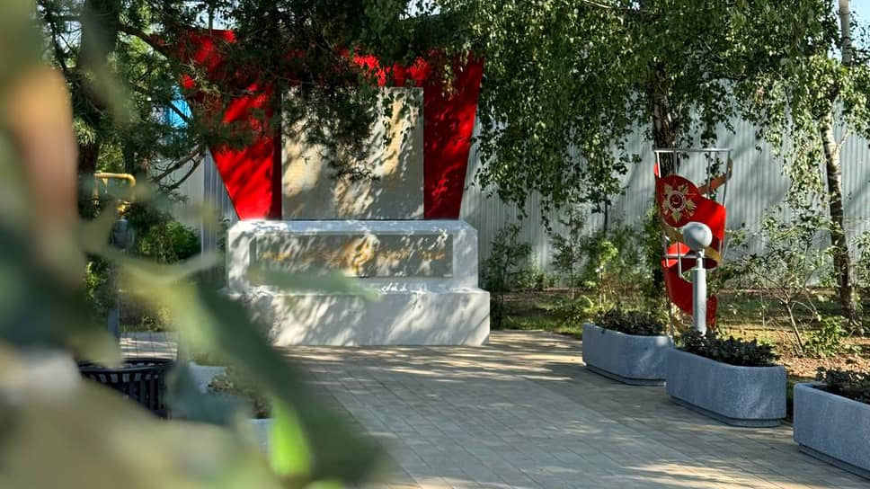 Сквер с мемориалом погибшим в ВОВ в Нижнем Новгороде после благоустройства