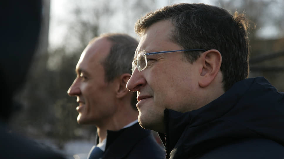 Вице-премьер РФ Дмитрий Григоренко (на заднем плане) и губернатор Нижегородской области Глеб Никитин (на переднем плане)
