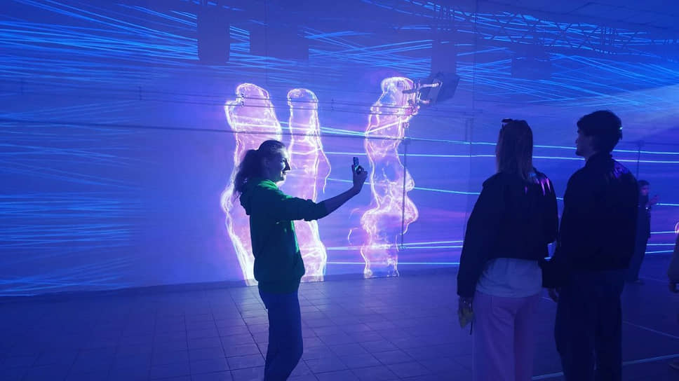 Инсталляция испанской Radiante Light Art Studio на Мытном рынке