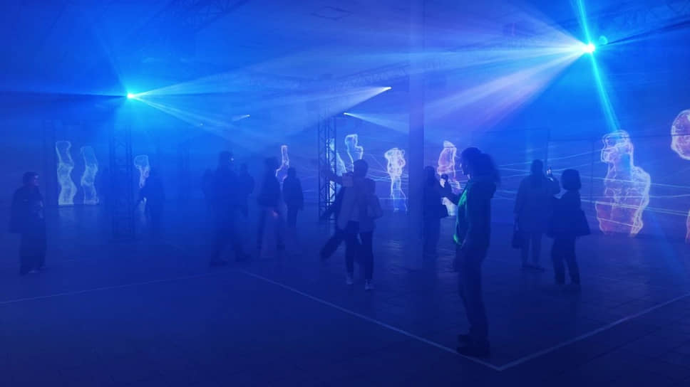 Инсталляция испанской Radiante Light Art Studio на Мытном рынке