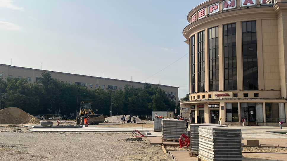 благоустройство около Автозаводского универмага