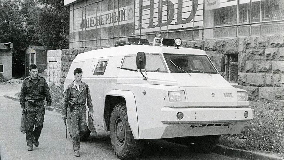 одна из первых инкассаторских машин НБД-Банка, 1993 год