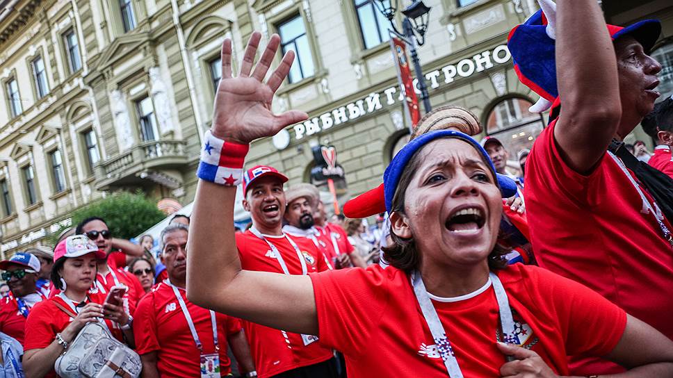 За сборную Панамы горячо болели не только мужчины, но и женщины