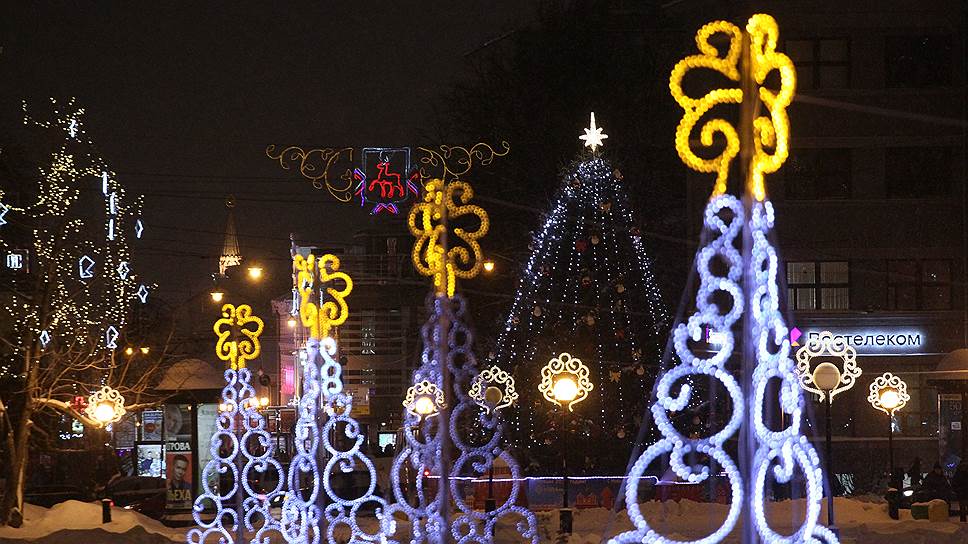 Новогодняя иллюминация сверкает на всех улицах Нижнего Новгорода, и конечно же, на площади Горького