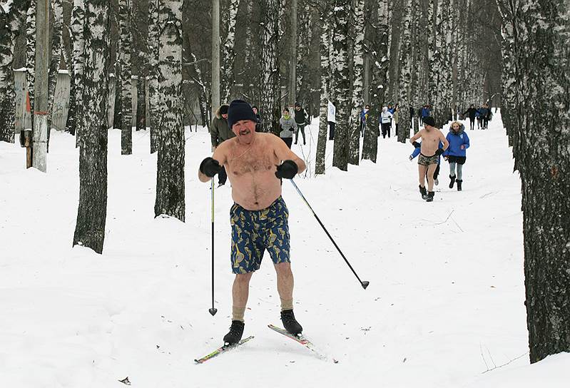 Многие лыжники участвуют в забеге ежегодно