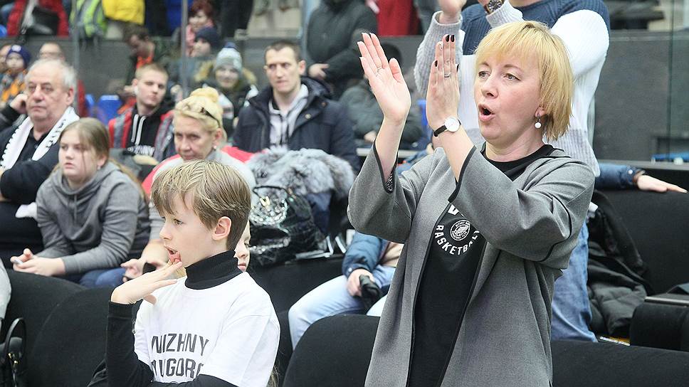 Досадный проигрыш нижегородцев, обернувшийся "серебром", в отсутствие губернатора наблюдала его семья и как могла поддерживала команду