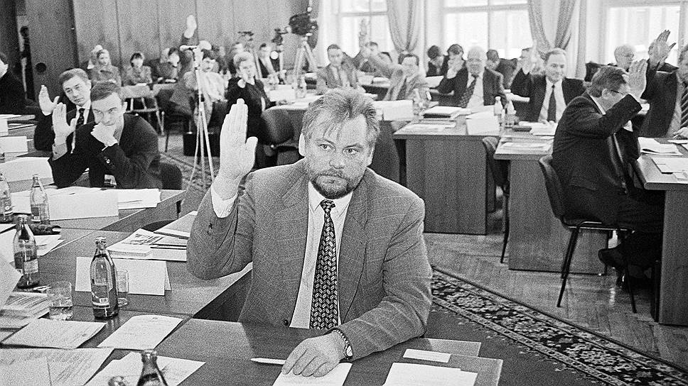 Ноябрь 1998 года. Вадим Булавинов, как и многие нижегородские политики, начинал свою карьеру с депутатского кресла городской думы