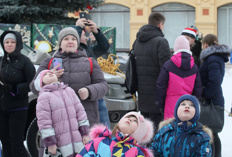 Для наблюдения за фиестой нужна особая гибкость шеи