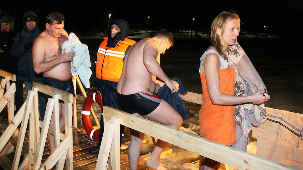 Службам МЧС пришлось потрудиться, чтобы обеспечить безопасность купающихся