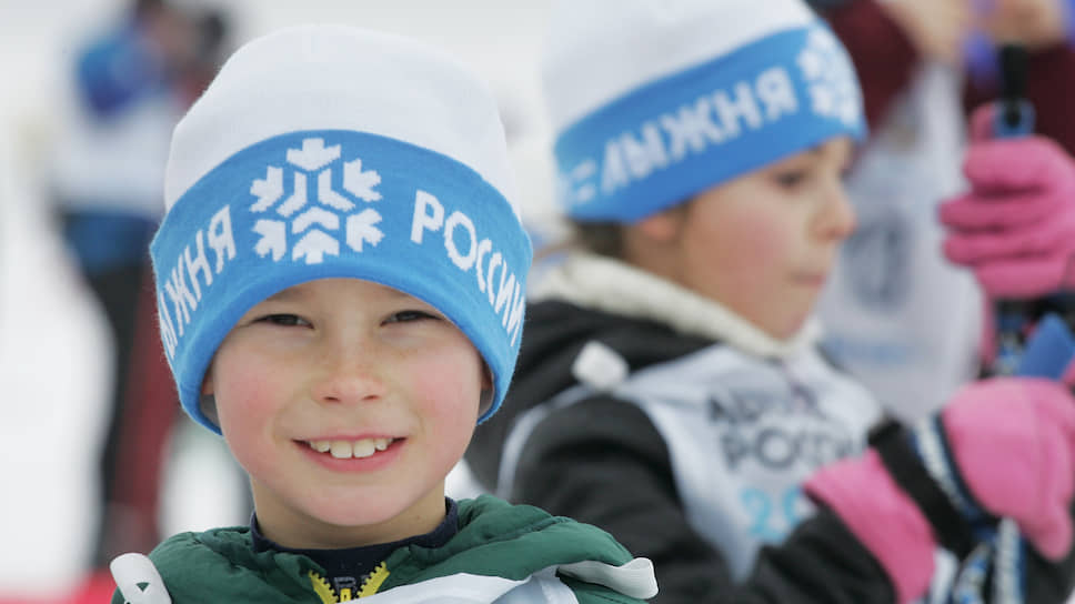 Юные лица переполняли стартовый городок