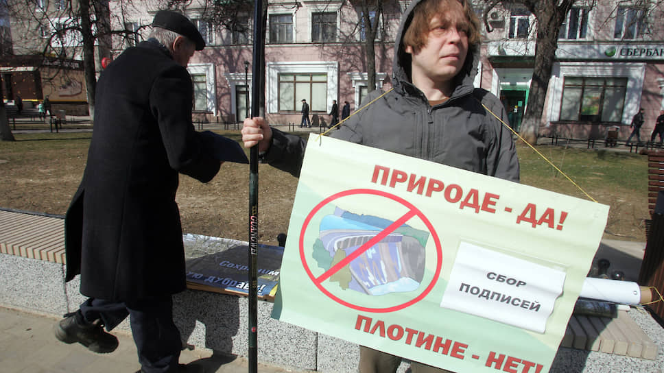 В 2019 году жители выступали против строительства низконапорного гидроузла в Балахне из-за угрозы подтопления Городецкой дубравы 
