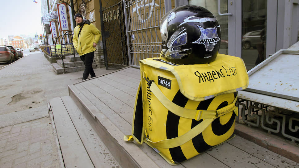 Желтые сумки курьеров теперь можно увидеть на пустых улицах гораздо чаще