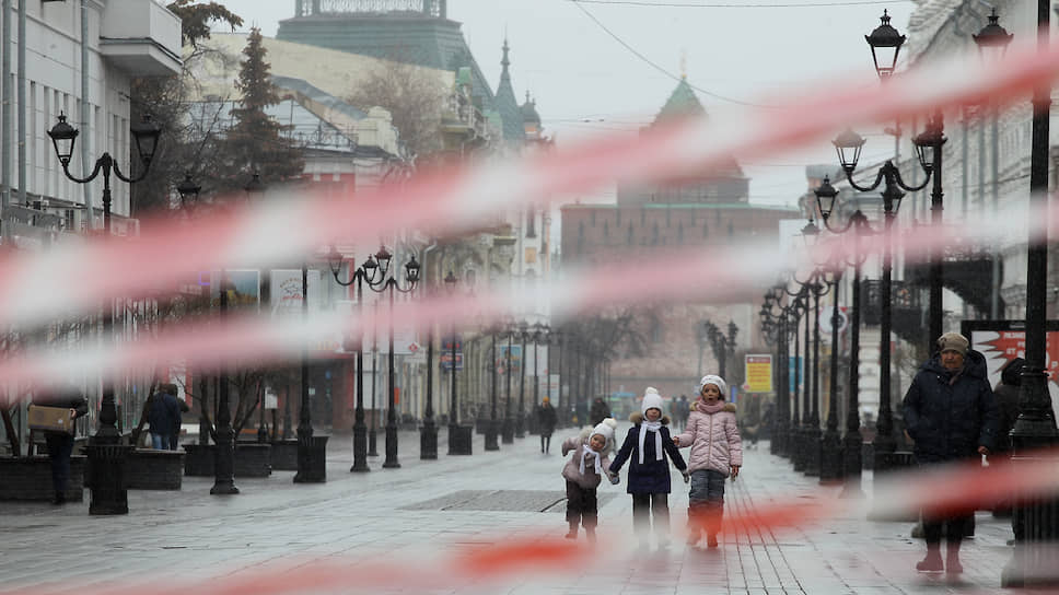 На сегодняшней Покровке снег и ленты ограждения