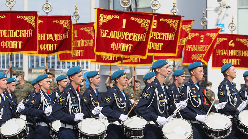 Десантникам выпала честь пронести штандарты фронтов Великой отечественной войны