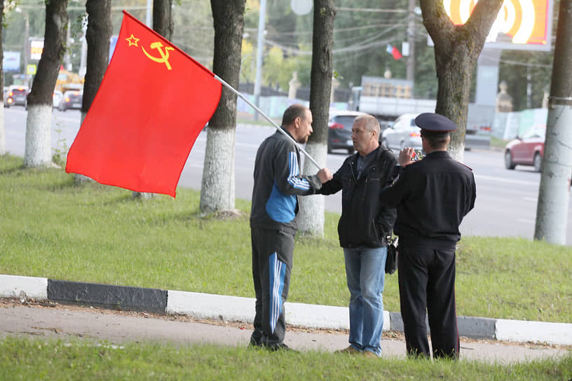 Попытка коммунистов возглавить протест была быстро пресечена полицией и не поддержана участниками