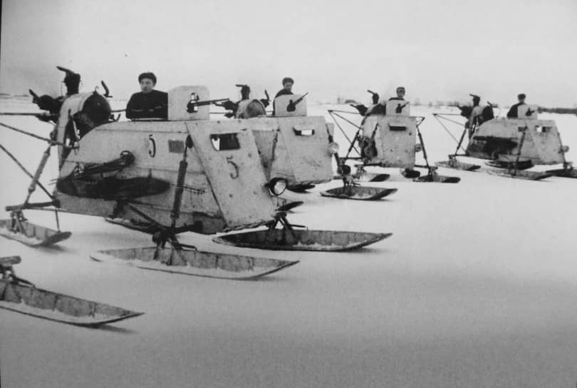 Аэросани НКЛ-26 44-го советского батальона перед выходом на задание южнее Новгорода