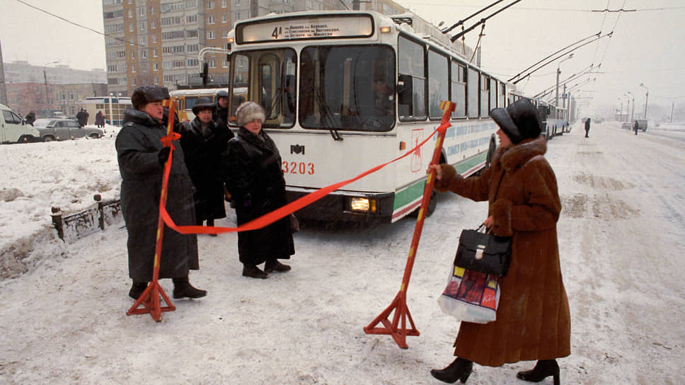 В начале нулевых все еще открывались новые троллейбусные маршруты, несмотря на экспансию метро и маршрутных такси. В январе 2000 года маршрут №4 в Автозаводском районе продлили до улицы Минеева