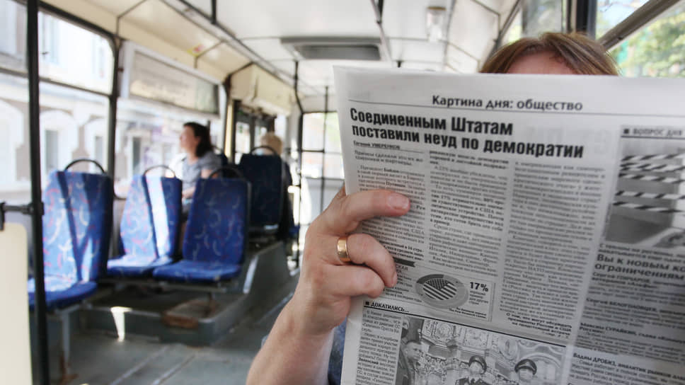 В троллейбусе многие успевают ознакомиться с мировыми новостями, не говоря уже о местных