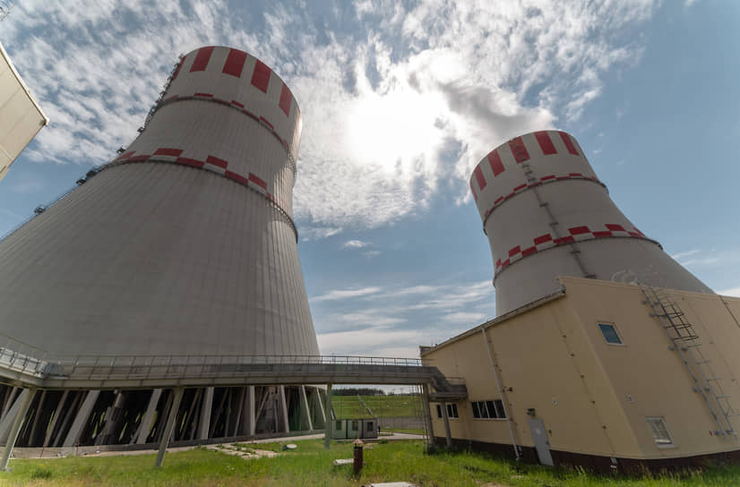 Чтобы охладить ядерный реактор нужны огромные градирни, такие как на Нововоронежской АЭС