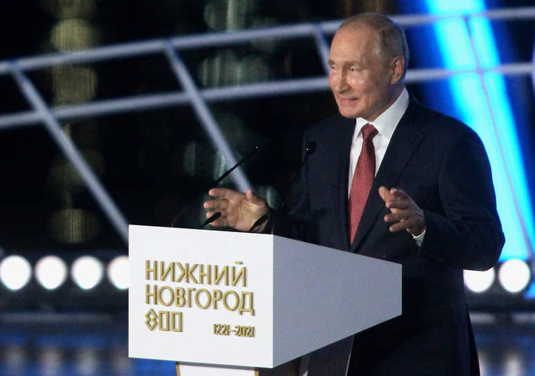 21 августа. Президент Владимир Путин прибыл в Нижний Новгород и посетил гала-шоу &quot;Начало Нового&quot;, посвященного 800-летнему юбилею города, и поздравил нижегородцев со знаменательной датой