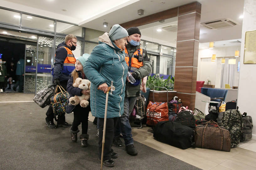 Ближе к утру большинство гостей прибыли к месту долгожданного после длинной дороги ночлега