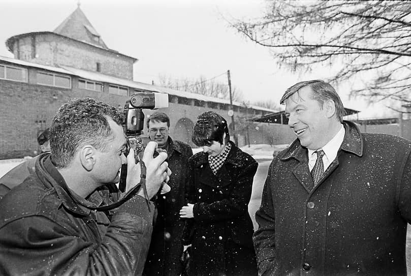 Горину не повезло с главным конкурентом, которым оказался бизнесмен Андрей Климентьев. Многие восприняли неожиданную победу этого предпринимателя с криминальным прошлым, как первоапрельскую шутку. Его мэрство длилось два дня, пока правоохранители искали способ не допустить кандидата с судимостью на столь ответственный пост