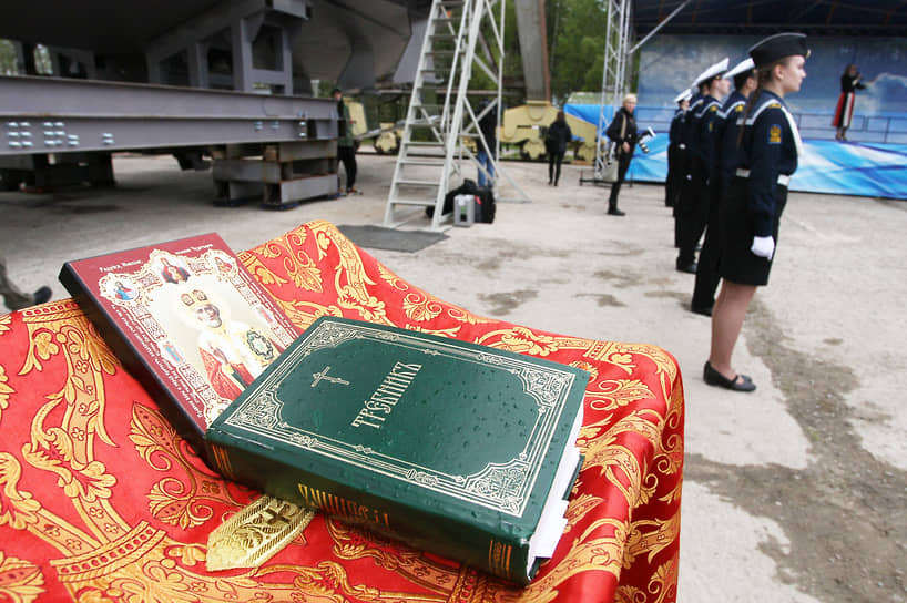 Православные атрибуты давно стали такой же частью производственного процесса, как чертежи и технологические карты