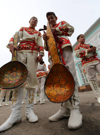 Какой же праздник без Хохломы!