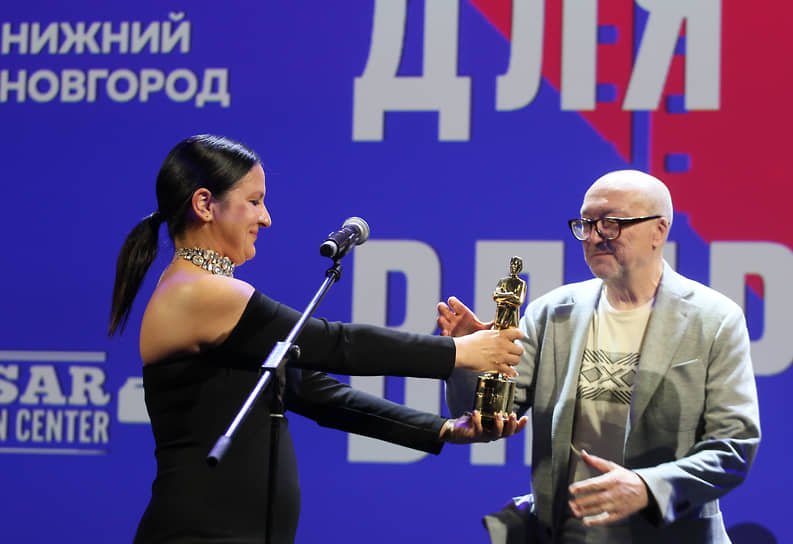 Кульминацией церемонии открытия стало вручение статуэтки продюсеру Рубену Дишдишяну за его вклад в развитие фестиваля