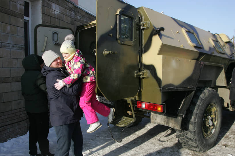 Бронированных машин сегодня в стране дефицит, но для детей нашлась одна