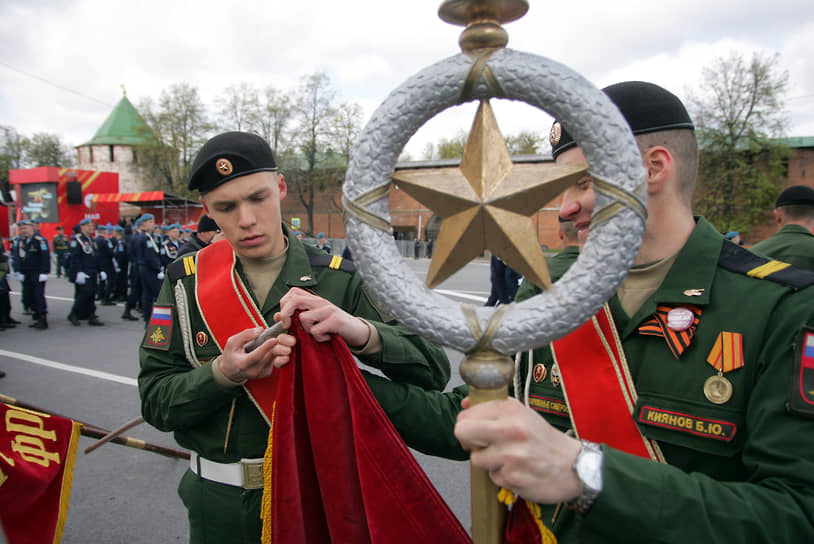 Участники во время подготовки к параду