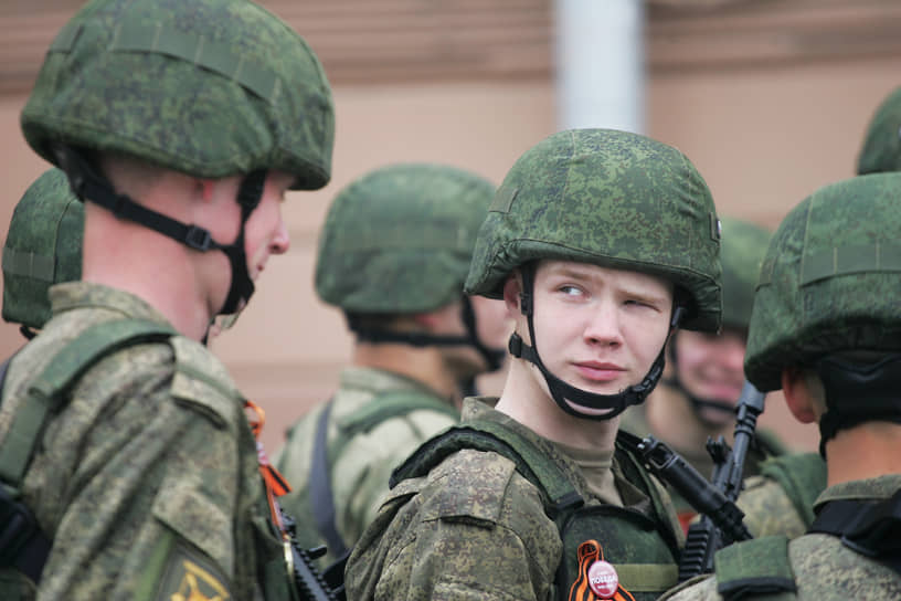 Военнослужащие готовятся к мероприятию