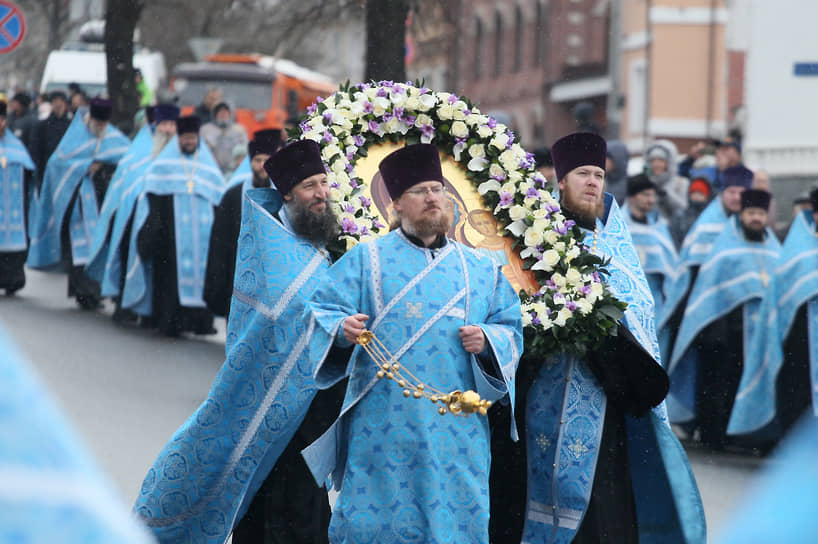 Участники крестного хода