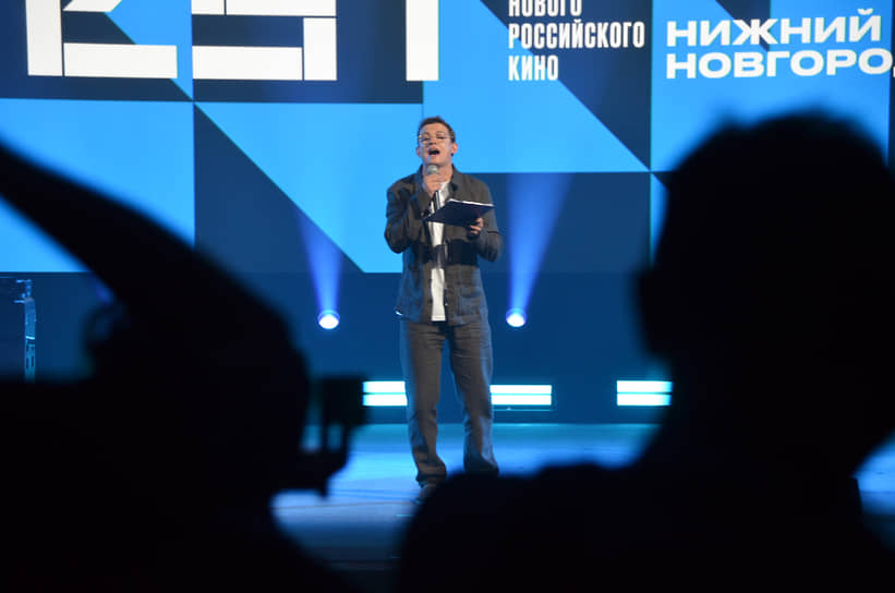 Актер Никита Кологривый ведет церемонию открытия фестиваля