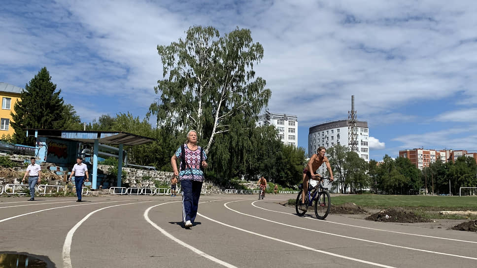 Нижегородцы занимаются спортом на разрушенном стадионе &quot;Водник&quot;