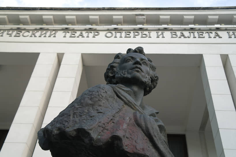 Сегодня трудно поверить, что 30 лет назад этого памятника не было