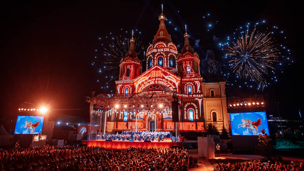 Музыкальный фестиваль «Великая Русь» у собора Александра Невского