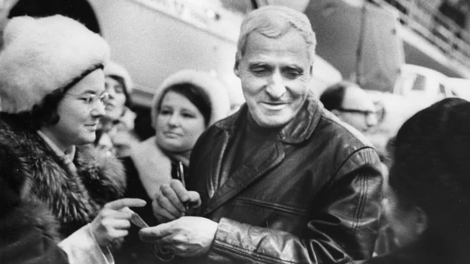 Писатель Константин Симонов в сборочном цехе №2 Горьковского автозавода, февраль 1973 г.  