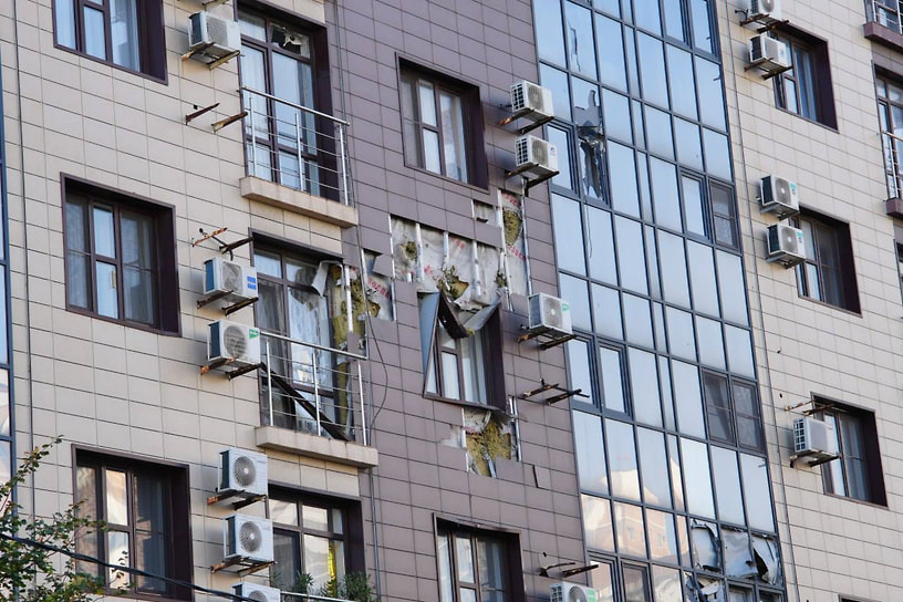 По данным источника «Ъ», атаку БПЛА на Новороссийск квалифицируют по ст. 205 УК РФ (теракт) и будут расследовать в Центральном аппарате Следственного комитета России. В настоящий момент организована доследственная проверка