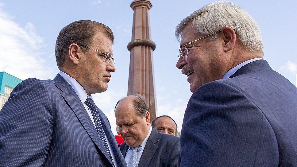 Решение Николая Николайчука (слева) уйти в отставку с поста мэра Томска губернатор Сергей Жвачкин (справа) назвал конструктивной реакцией на критику