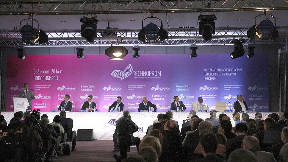 Участники симпозиума «Современные стратегии промышленного развития: глобальные и региональные аспекты», открывшего 
программу «Технопрома-2014», сошлись во мнении, что мир стоит на грани серьезных перемен как в экономике, так и в политике