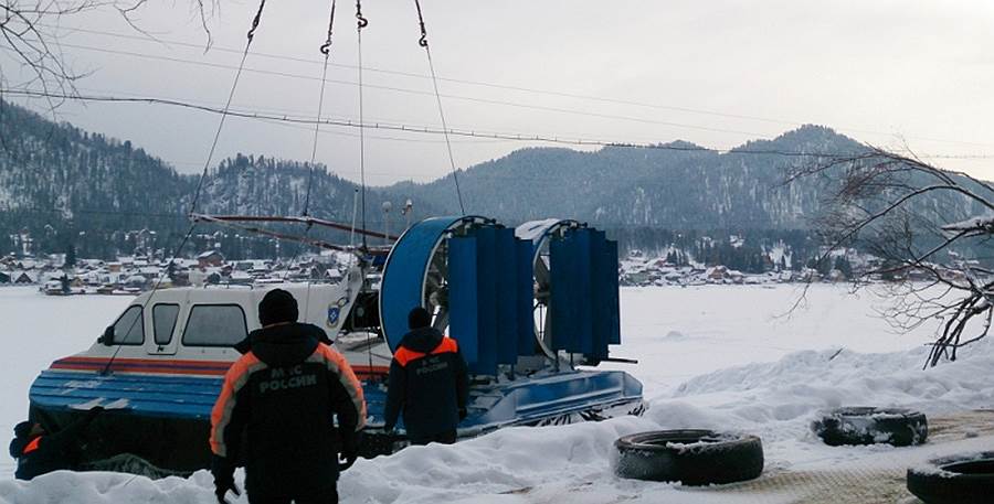 В поисках потерпевших задействованы техника и оборудование, доставленные на Алтай из Иркутска, Абакана и Бердска