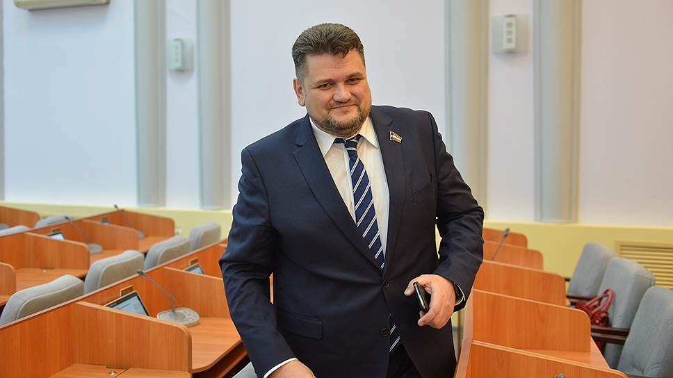 Александр Жуков набрал 26 голосов депутатов Верховного совета Хакасии — этого ему едва хватило для того, чтобы стать сенатором