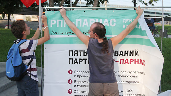 Партии пошли с жалобами