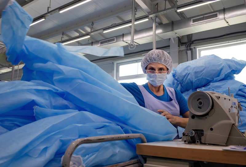 Производство текстильных изделий в первом полугодии в Новосибирской области увеличилось  в 2,1 раза — предприятия переориентировались на выпуск медицинских халатов, бахил, гигиенических масок